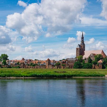 Hotel Schwarzer Adler Tangermünde Eksteriør bilde
